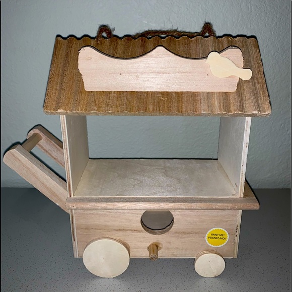 Cute paintable birdhouse - Picture 1 of 1
